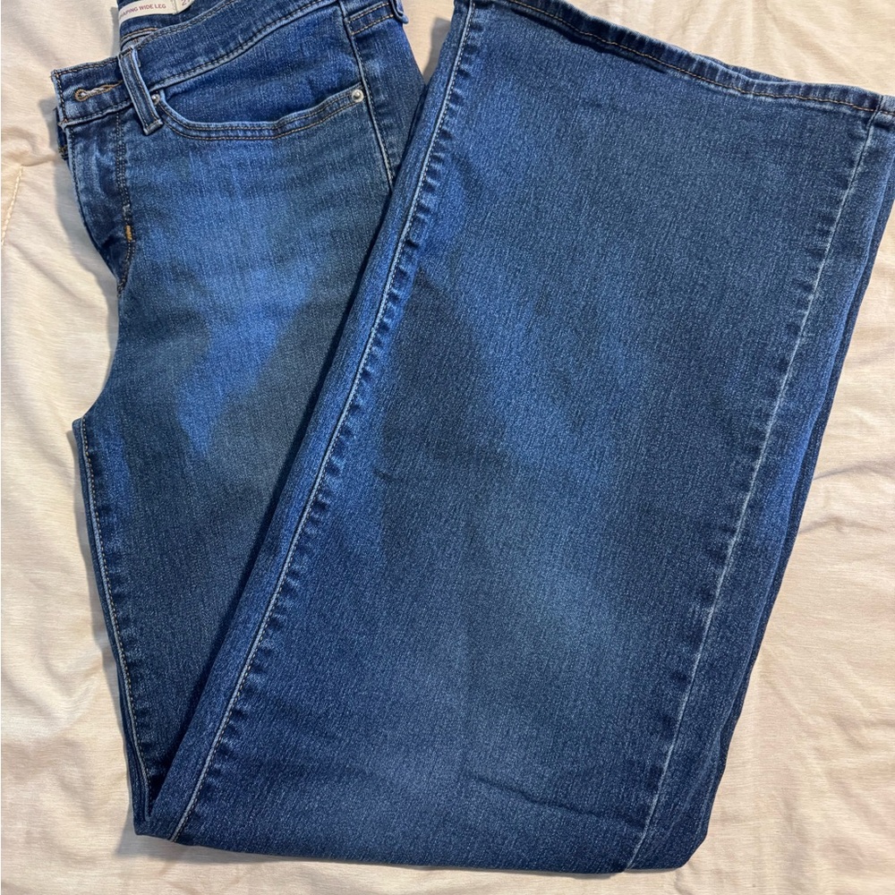 Levi's Women’s 318 Shaping Wide Leg